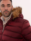 Manteau en duvet bordeaux à capuche en fourrure pour hommes TKY02