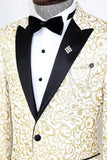Costume de bal pour hommes à motifs de défilement doré sur blanc TKY02